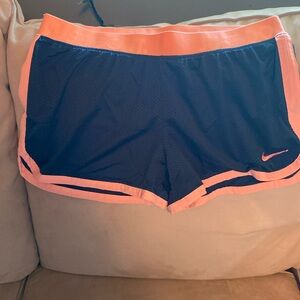 🧡Excellent condition Nike shorts.